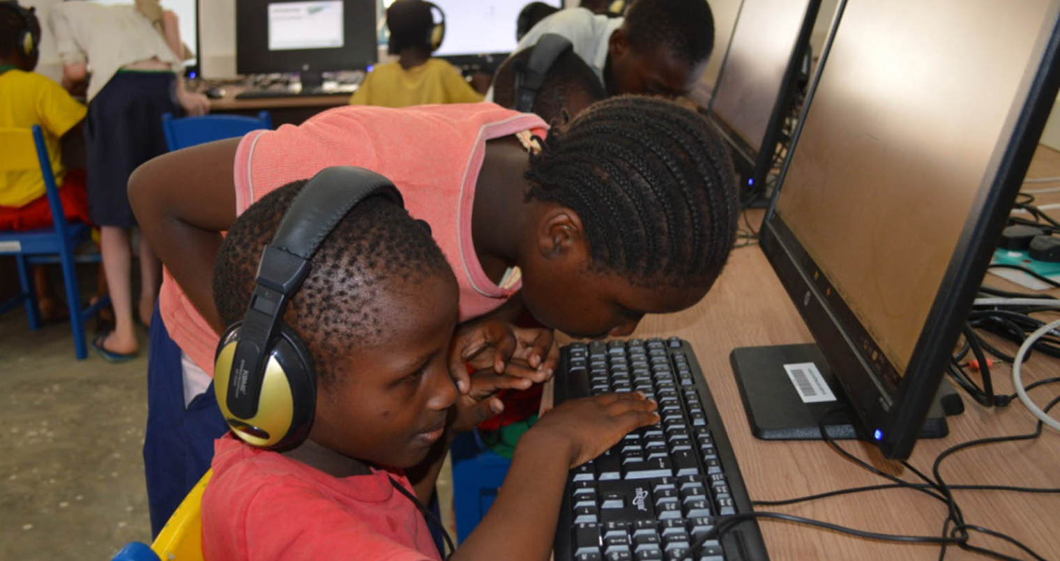 2 kids using a desktop computer